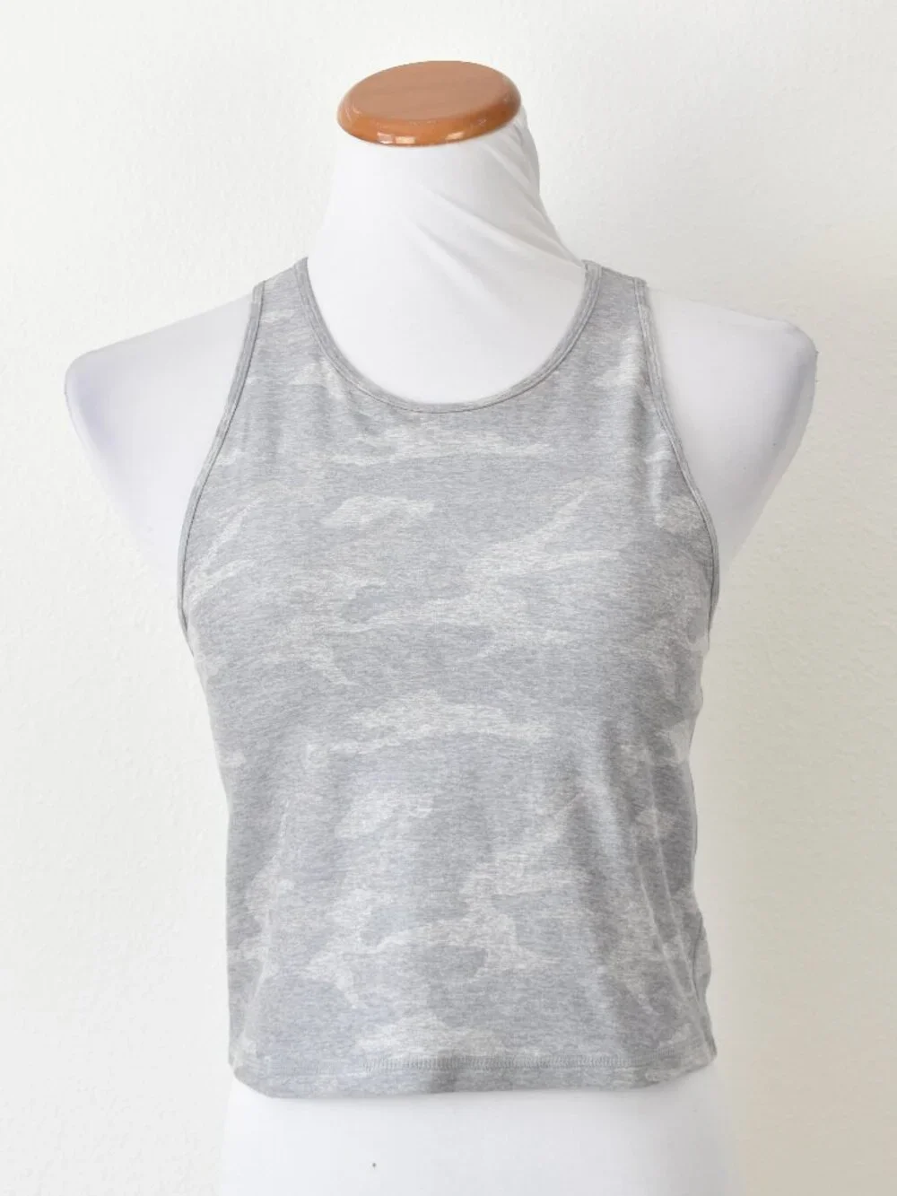 Vuori Elevation Plyo Tank Camouflage Crop Top - L - Picture 1 of 9